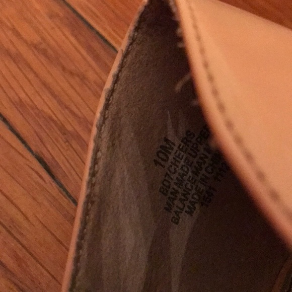 Bandolino light pink scalloped heels - Picture 4 of 4